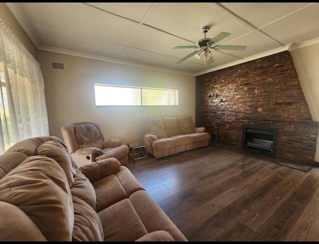 3 BEDROOM HOUSE FOR SALE IN GREENHILLS